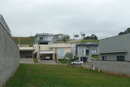 Terreno no Condomínio Santa Isabel II em Louveira