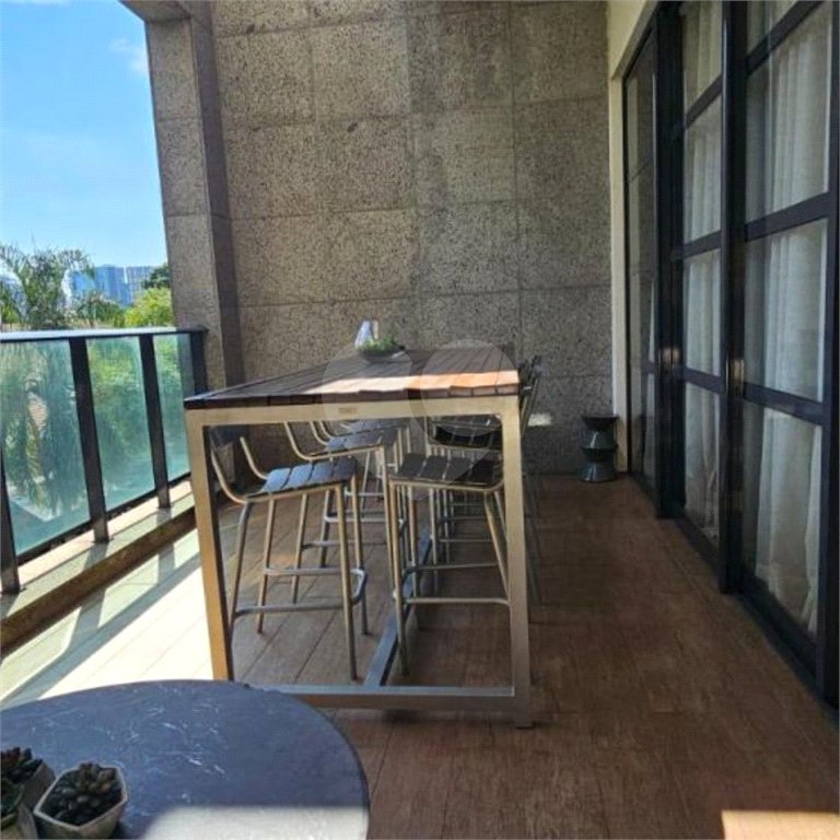 Apartamento no Itaim Bibi de 45m2 com 1 dorm, 1 banheiro, 1vaga. Estuda permuta. Viva a um passo dos melhores shoppings, hospitais, escolas e rodovias principais com 1 dorm, 1 banheiro, 1 vaga. Estuda permuta