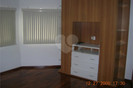 Casa no Condomínio Damha I