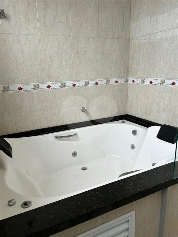 Apartamento amplo com 02 dormitórios, 01 suíte