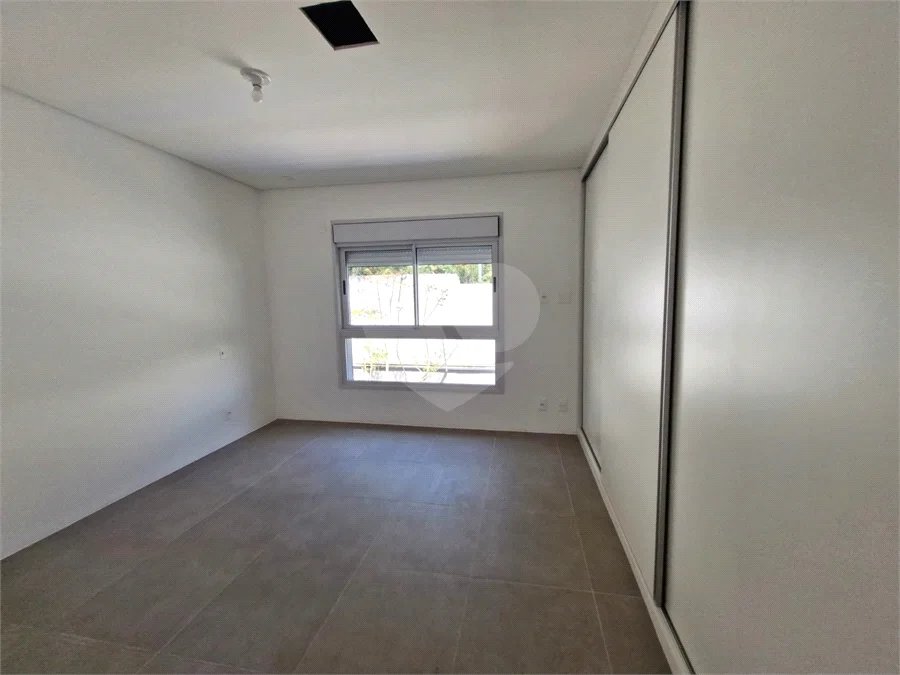 Casa à venda ou para alugar com 3 suítes no condomínio Jardim Flora, São Paulo - SP