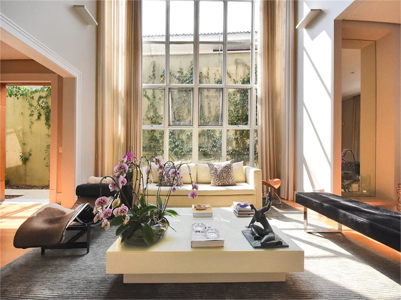 Casa impecável em terreno de 546m2