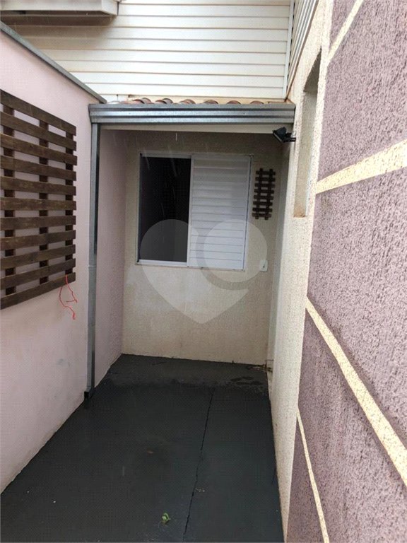 Casa térrea no Condomínio Moradas II .