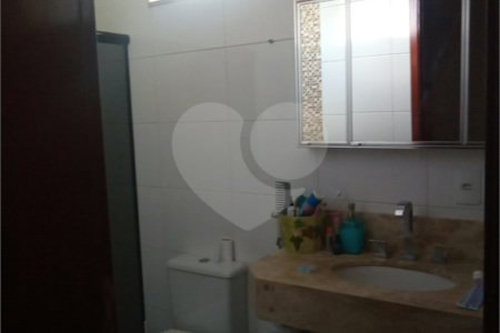 Sobrado com 2 dormitórios.