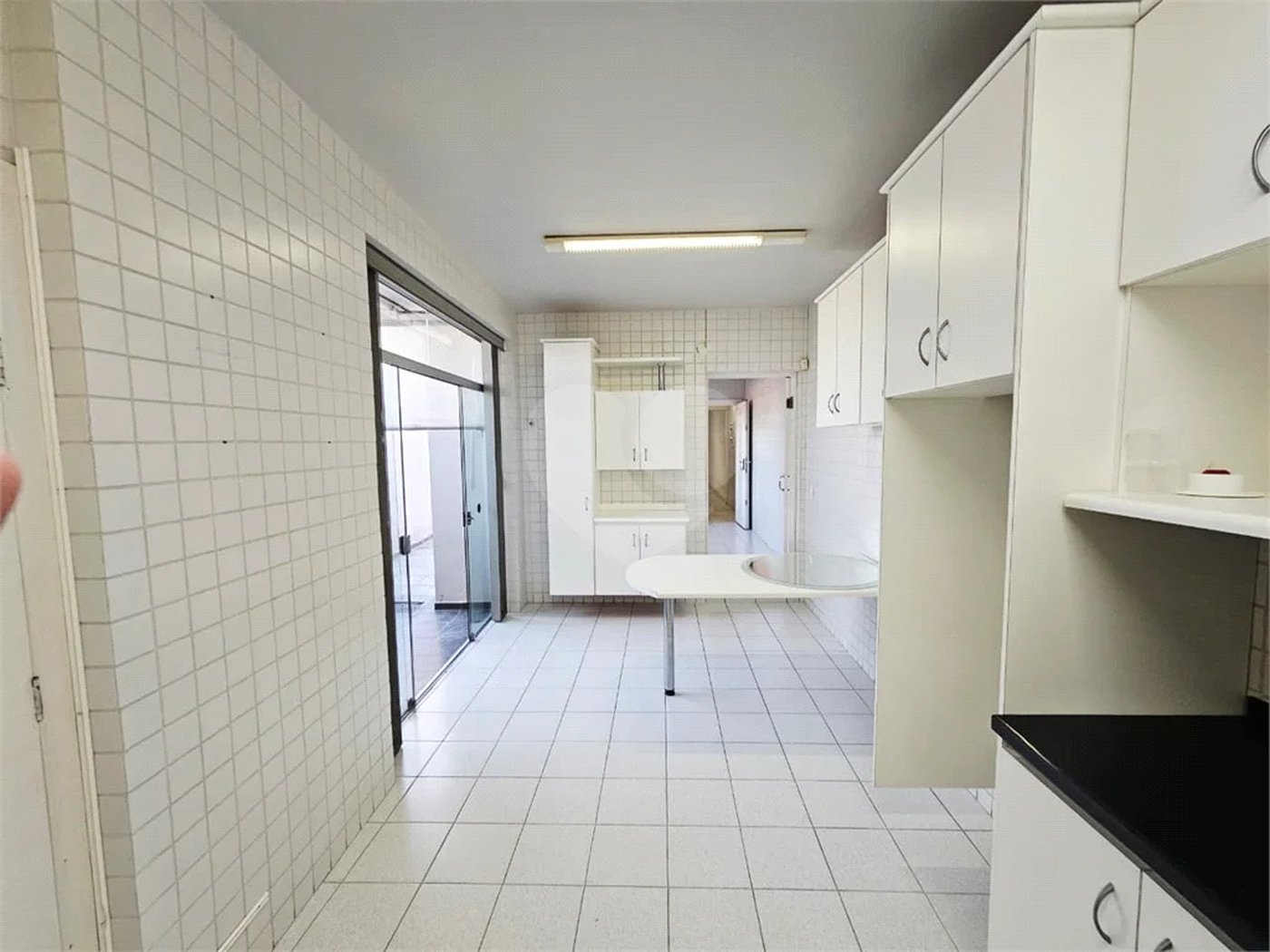 4 dormitórios, 1 suíte, 3 banheiros, 2 vagas, Área Total: 130,00 m², Construído: 174,00 m²