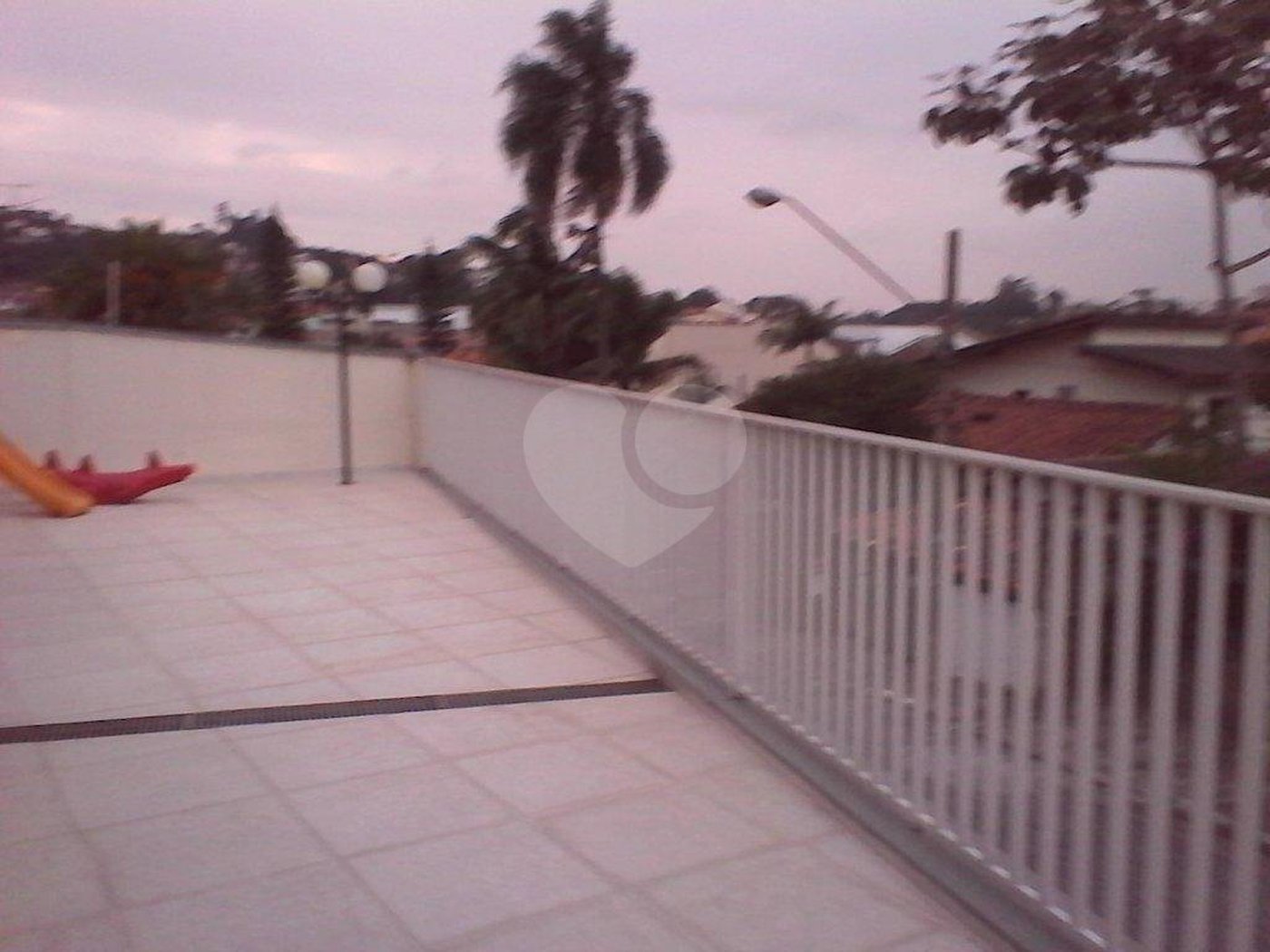 CASA TÉRREA ASSOBRADADA A VENDA NO TREMEMBÉ - 4 DORMS (2 SUÍTES), CHURRASQUEIRA E 4 VAGAS DE GARAGEM