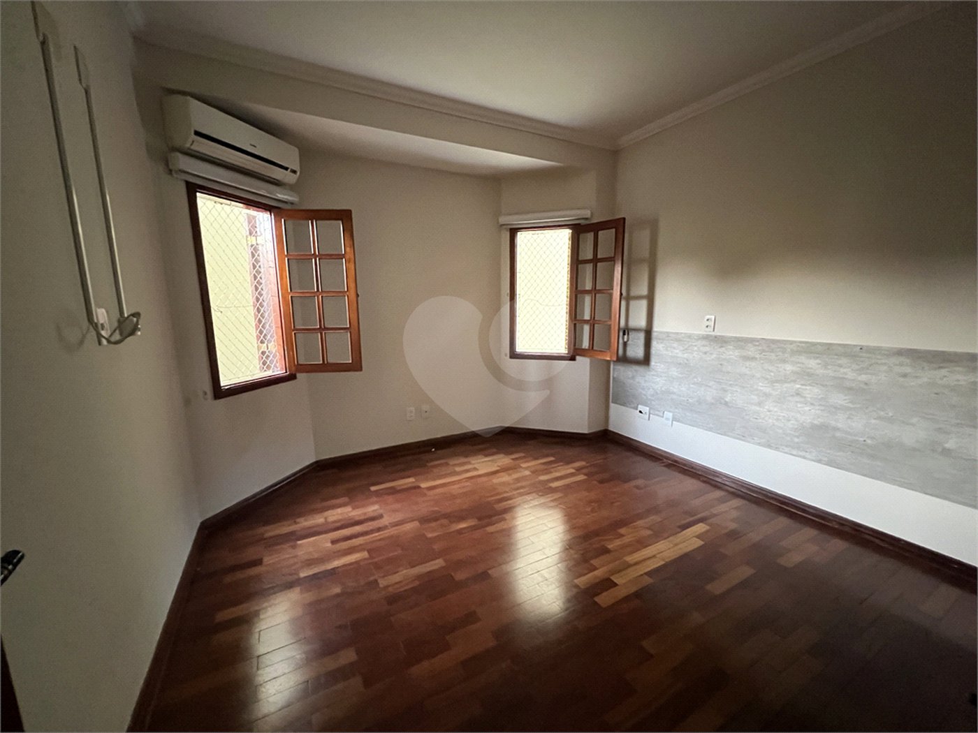 CASA COM 3 QUARTOS NO CONDOMÍNIO GRAND VILLE