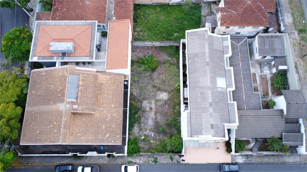 Terreno 300m² à Venda próximo ao centro á poucos metros da Avenida Champagnat