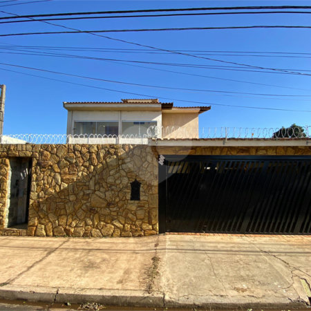Casa/sobrado para venda com piscina no Santa Felícia Jardim