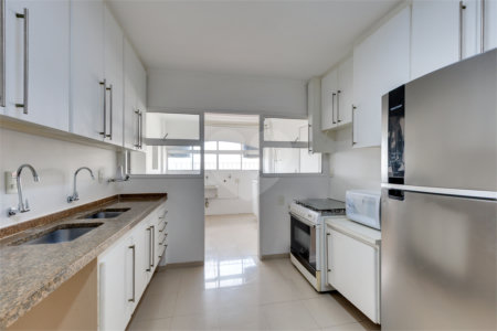 Apartamento à venda com 3 suítes em Real Parque, São Paulo, SP