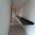 Apartamento com 44m2, 2 quartos, banheiro, sala integrada à cozinha, varanda gourmet e 1 vaga