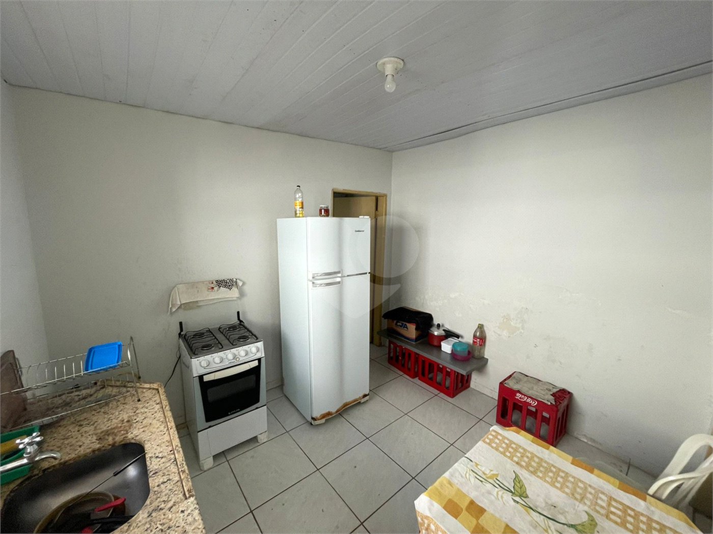 Casa térrea e salão comercial a venda no Jardim Bandeirantes.