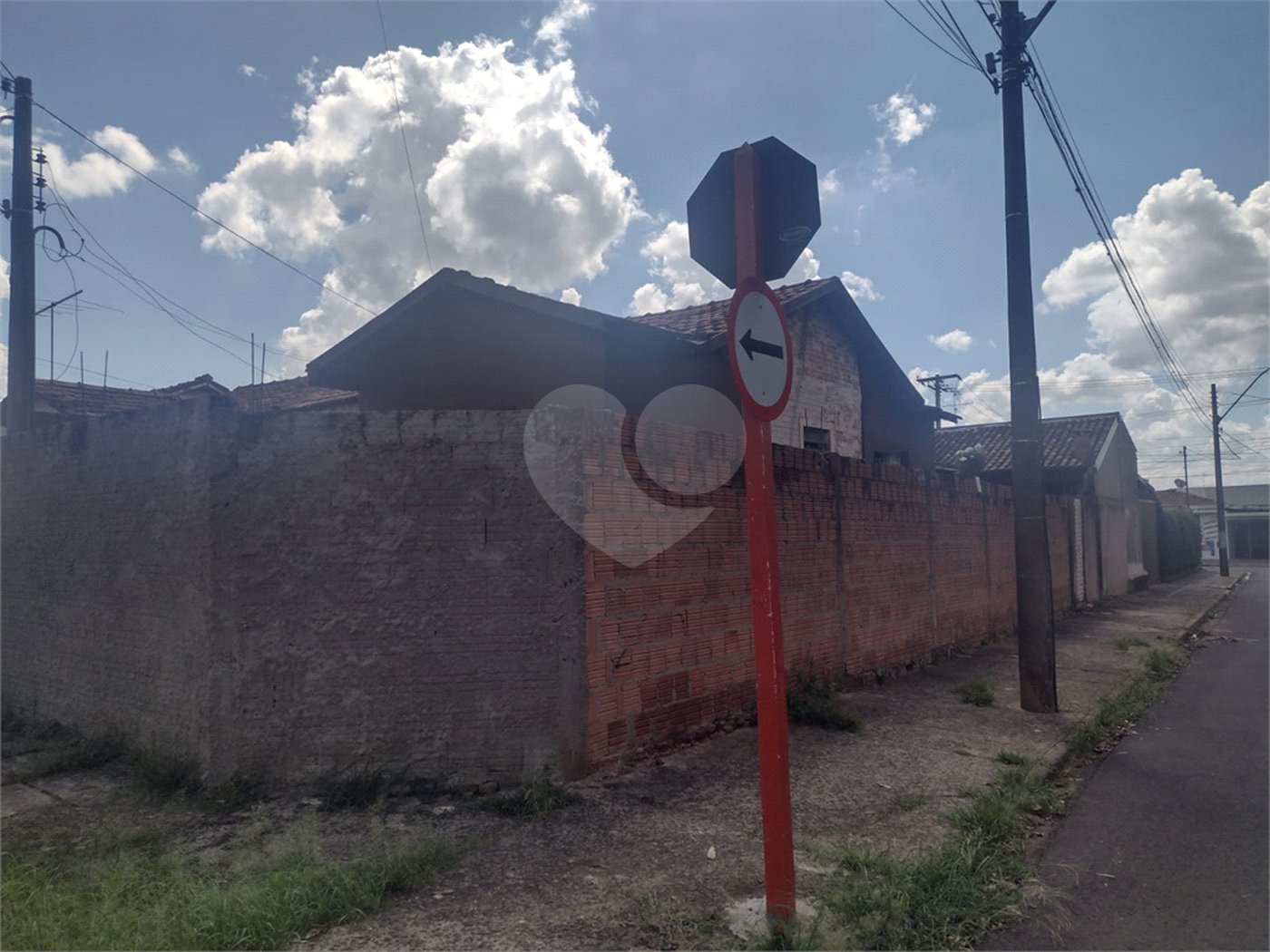 Vende-se terreno com 2 casas no Vila Boa Vista I