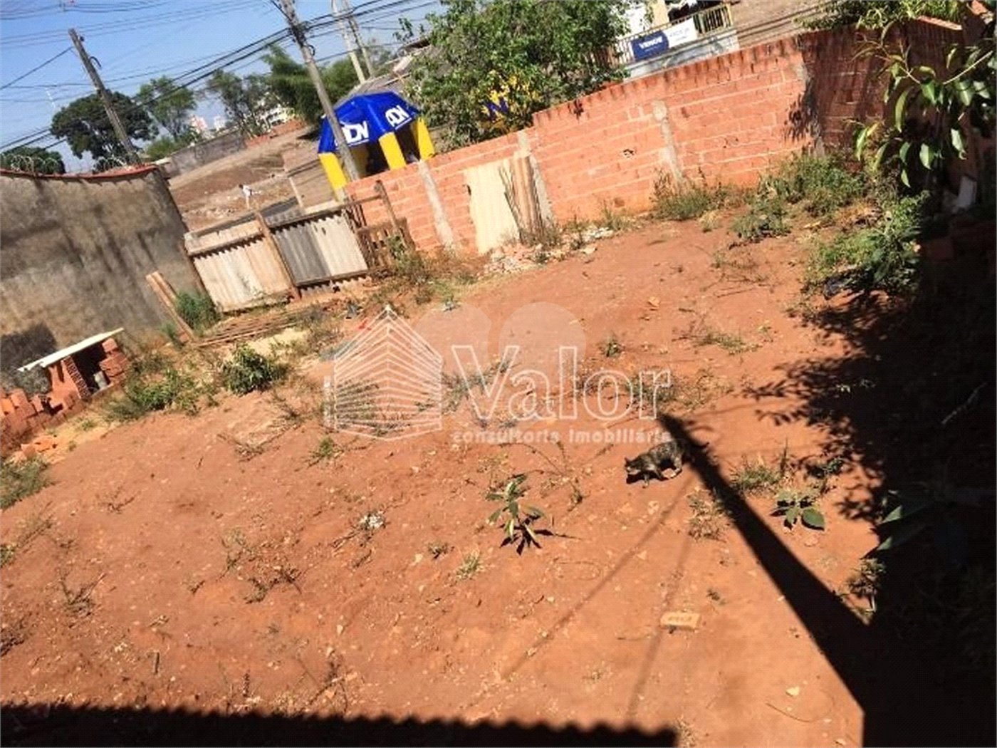 Terreno com 211,60 m² de área total.