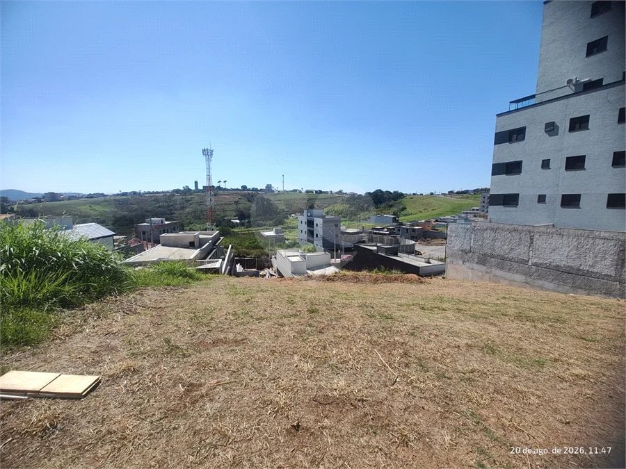 Terreno em Atibaia com 193 metros, pronto para construir, ao lado de supermercado e diversos comércios