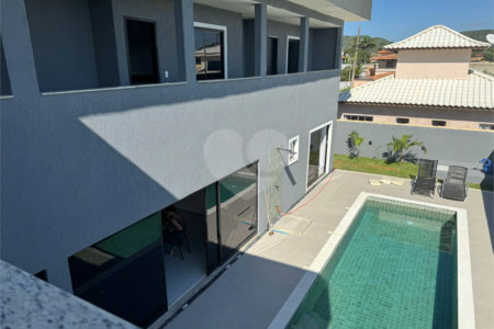 Ampla Casa com Piscina no Loteamento Pórtico de Búzios – Bairro atrás do Hospital