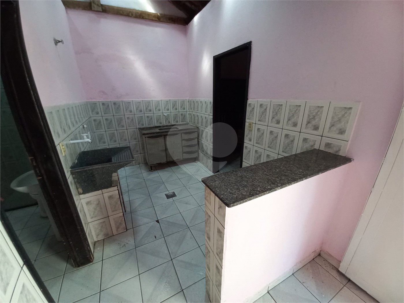 Sobrado à venda com excelente distribuição de espaços