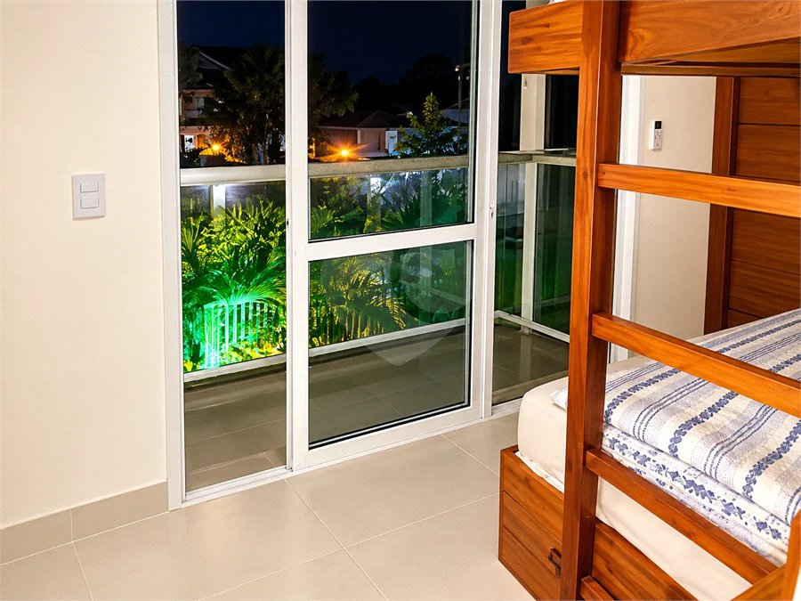 Casa à venda com 2 quartos, sendo 1 suíte, no condomínio Scarlatt, São Sebastião - SP