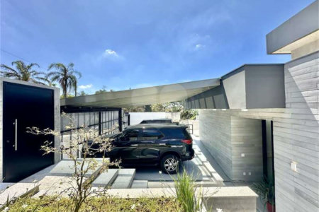 Casa Contemporânea e Mobiliada no Condomínio Palos Verdes – A Essência do Alto Padrão na Granja Viana – 7 suítes, 4 pavimentos com elevador