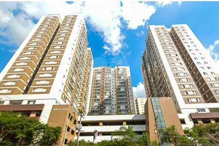 Apartamento mobiliado de 102 m² para locação no Centro de São Bernardo do Campo, com 3 dormitórios, 1 suíte, varanda gourmet com vista para o Paço Municipal, 2 vagas e lazer completo.