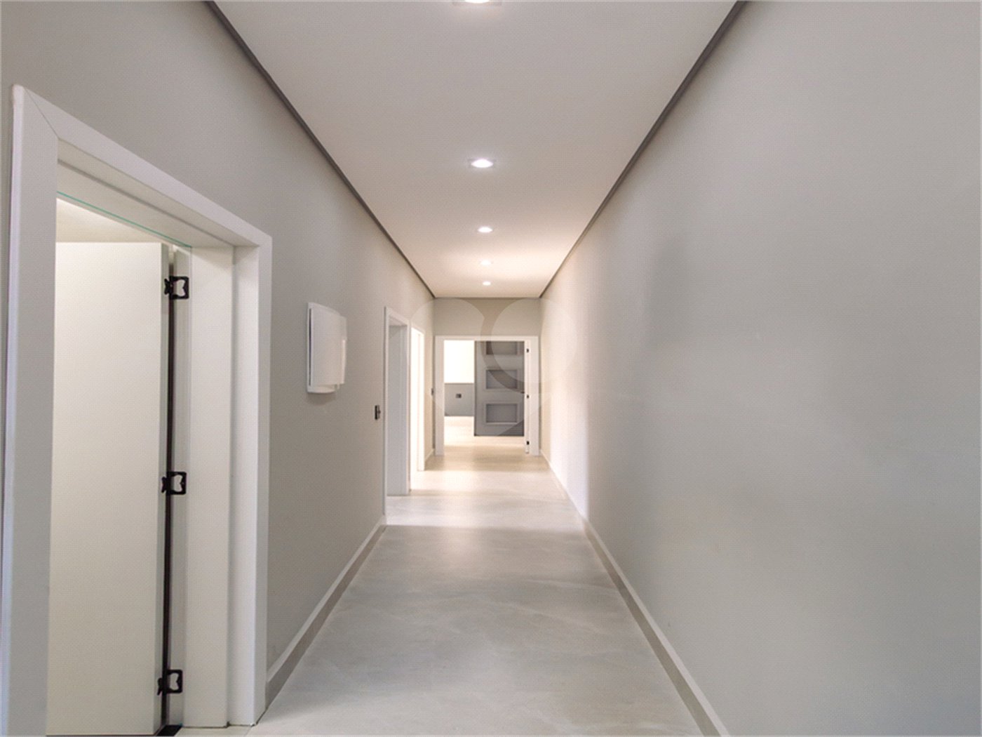 Indaiatuba- Jardim Bom Sucesso - Venda: R$ 765.000,00 - Área total: 150m² Área construída: 115m² - 3 dormitórios sendo 1 suíte com armário planejado; Cozinha integrada; Sala para dois ambientes; Banheiros com box gabinetes e espelhos; Área gourmet com churrasqueira a carvão e móveis planejados;
