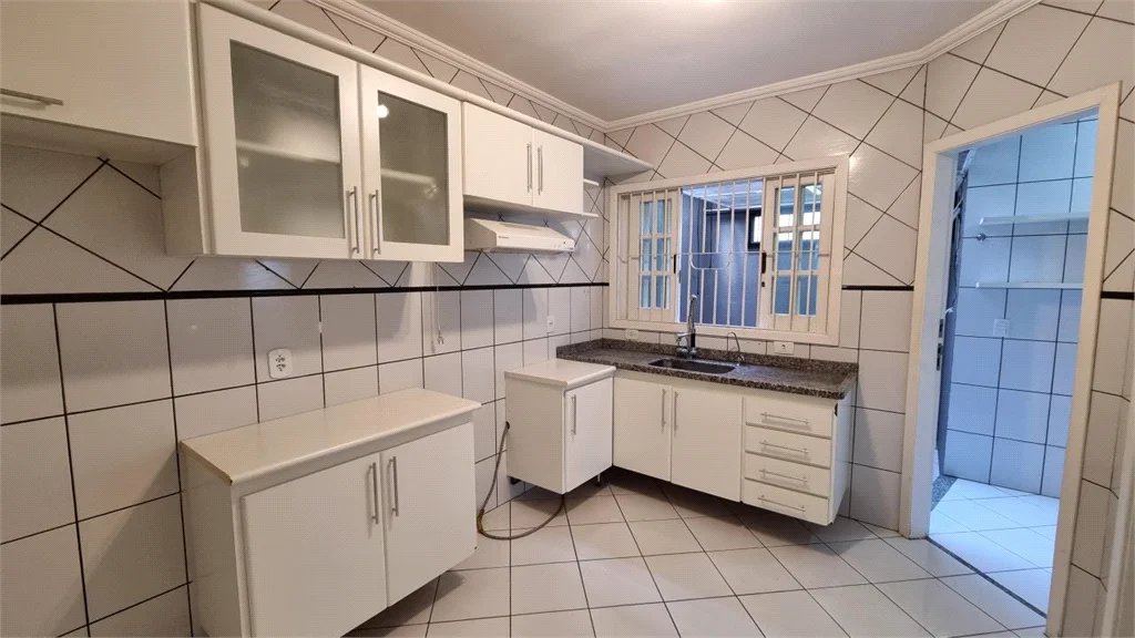 SOBRADO DE 3 DORMITORIOS EM CONDOMINIO À VENDA – PRÓXIMO À USP E À PRAÇA ELIS REGINA