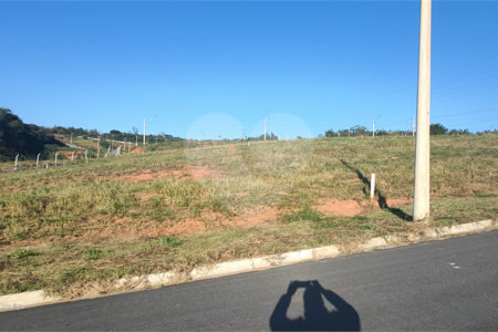 Terreno em Atibaia com 360 m² condomínio fechado com ampla área de lazer