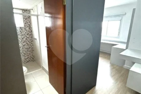 Apartamento com 138m², 3 dormitórios, sendo 3 suítes, 2 vagas de garagem, à venda na Vila Valparaiso em Santo André.
