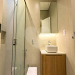 Indaiatuba - Condominio Sapezal - R$ 2.400.000,00 - Área Total 360,00 m² - Área Construída 213,32 m² - TÉRREA - 03 suítes sendo a master com closet; - Escritório; Lavabo; Cozinha com cooktop e planejados; Gourmet com churrasqueira; Ambientes preparados para ar condicionado; Piscina com cascata,