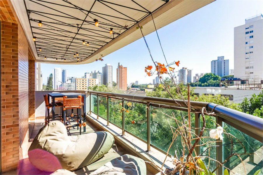 Vila Clementino - Apartamento reformado | 186 m² | 3 suítes | 3 vagas livres