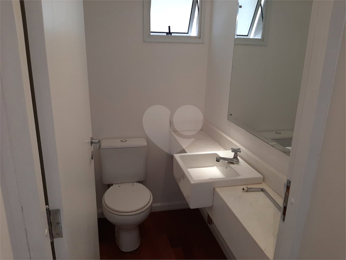 Cobertura de 240m² à venda em Moema - 04 Dorm sendo 02 suítes e 04 vagas.