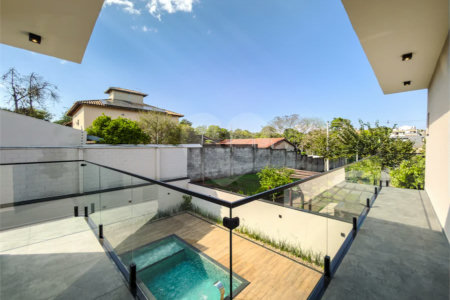 Indaiatuba - Condomínio Milano - Sobrado - 350 m² de terreno - 240 m² de área construída - 4 vagas de garagem, sendo 2 cobertas - Salas de estar e jantar integradas - 3 suítes com closet e varanda no pavimento superior - Escritório no térreo - Espaço gourmet com churrasqueira - Banheiro externo