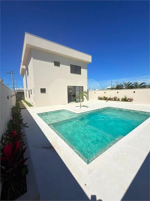 Casa à Venda no Ogiva em Cabo Frio com 4 Quartos em Condomínio Fechado