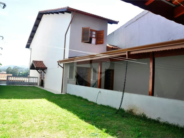 Sobrado à venda com 3 quartos, sendo 1 suíte,  em Jaraguá, São Paulo, SP