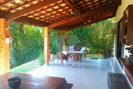 Casa à venda com 3 suítes no condomínio Vale da Santa Fé, Vinhedo - SP