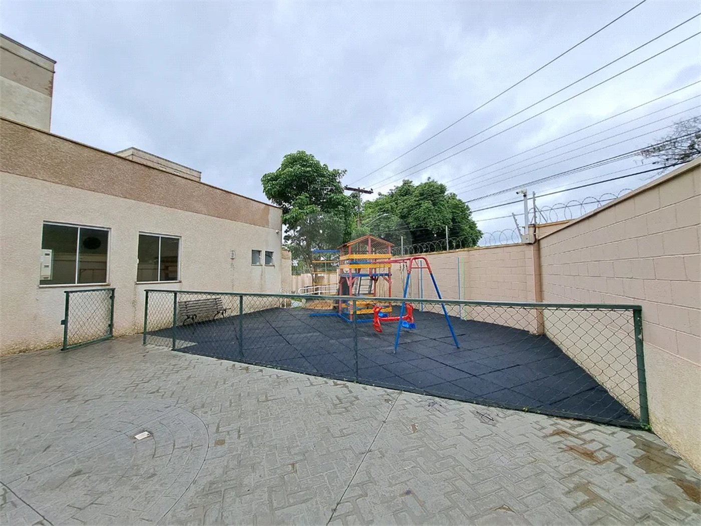 Apartamento com 02 quartos MOBILIADO com varanda e lazer !