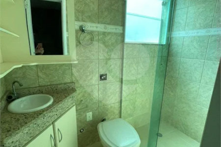Sobrado com 4 dormitórios, 2 suítes, closet, varandas, escritório, jardim de inverno, espaço gourmet com churrasqueira e fogão a lenha e 3 vagas.