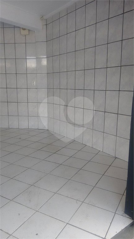 Casa térrea + Sala Comercial na Vila Prado.