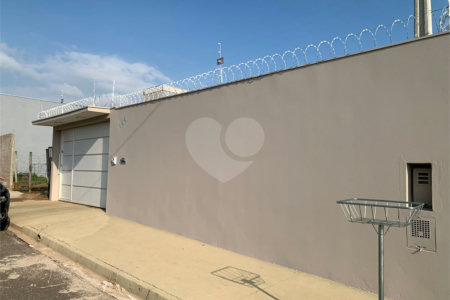 Casa térrea com piscina para venda no Residencial Arcoville
