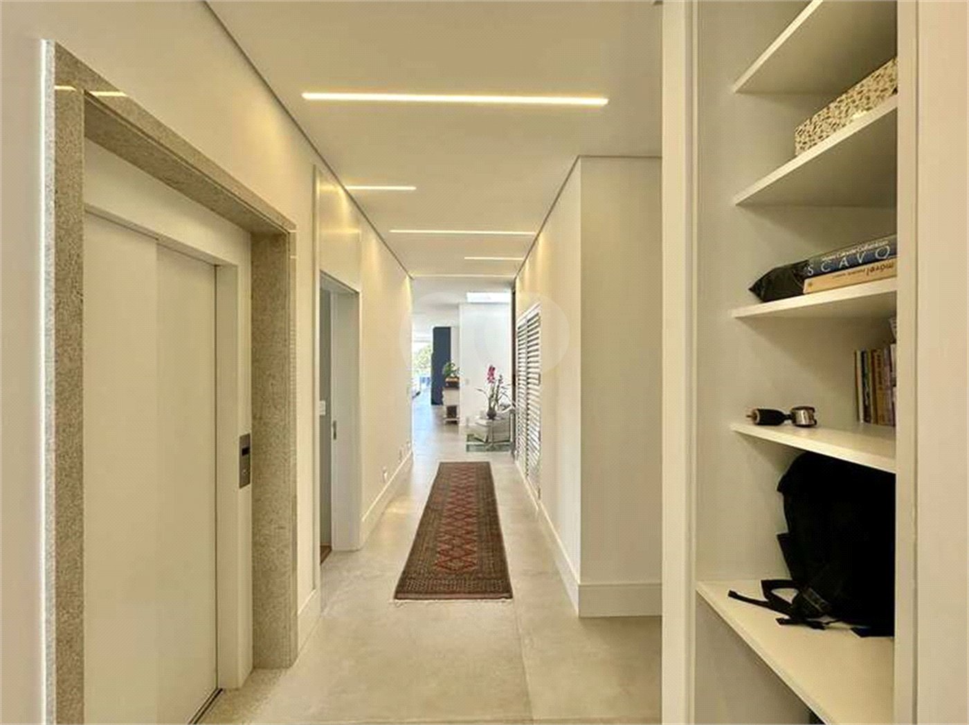 Casa Contemporânea e Mobiliada no Condomínio Palos Verdes – A Essência do Alto Padrão na Granja Viana – 7 suítes, 4 pavimentos com elevador
