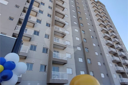 Apartamento no Condomínio Parque das Acácias.
