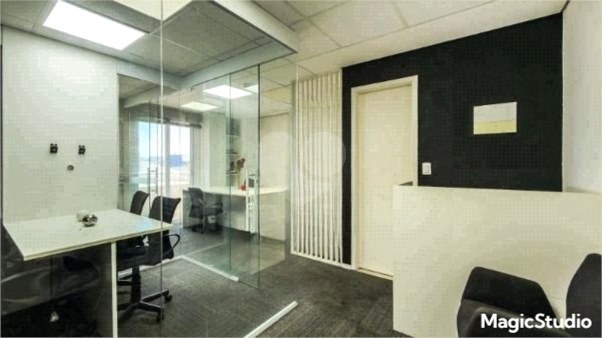 Sala comercial com 35m², 1 vaga, 1 banheiro, à venda na Barra Funda.