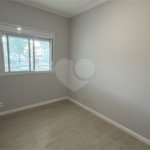 Apartamento de 155 m² com 4 dormitórios, varanda e 2 vagas de garagem. Condomínio com piscinas adulto, infantil e aquecida, lazer e portaria 24 horas.