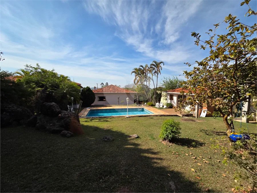 Casa com 3 dormitórios e piscina no Condomínio Cafezal VI em Itupeva SP