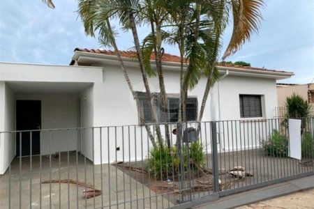 Casa térrea no Centro de Araraquara/SP, com 3 dormitórios, sendo 1 suíte