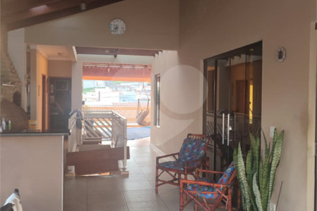 Casa a venda em excelente estado de conservação,