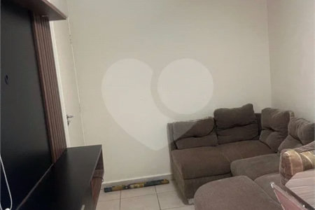 APARTAMENTO NO TÉRREO com Quintal.