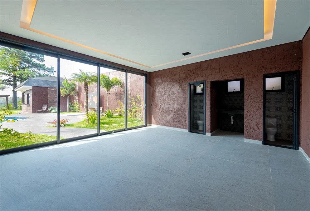 Casa à venda com 4 suítes no condomínio Vale da Santa Fé, Vinhedo - SP