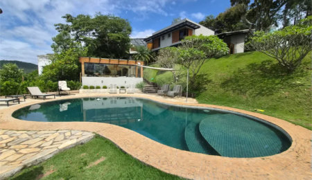 Casa à venda com 3 suítes no condomínio Suíça da Cantareira, Mairiporã - SP