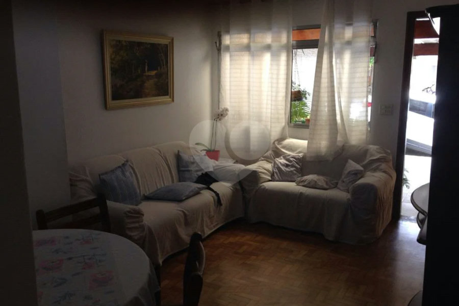Vende-se Sobrado em Condomínio Fechado – 3 Dormitórios | 180 m²